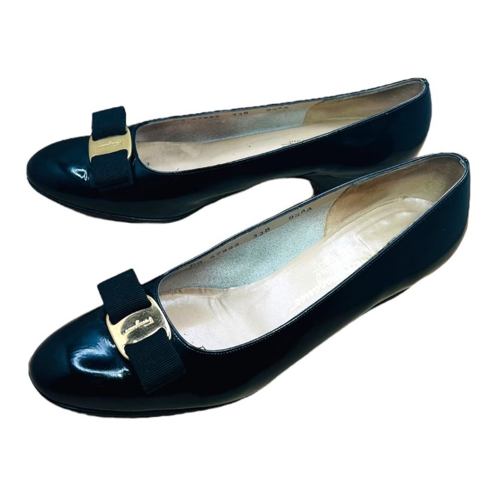 Salvatore Ferragamo Lillaz New Bone Calf Patent Leather Pumps Gold Logo 9.5AA - Picture 3 of 12